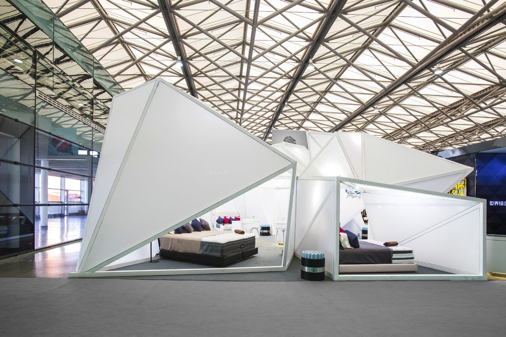 Simmons Bedding 2015 年家具展透明展位设计