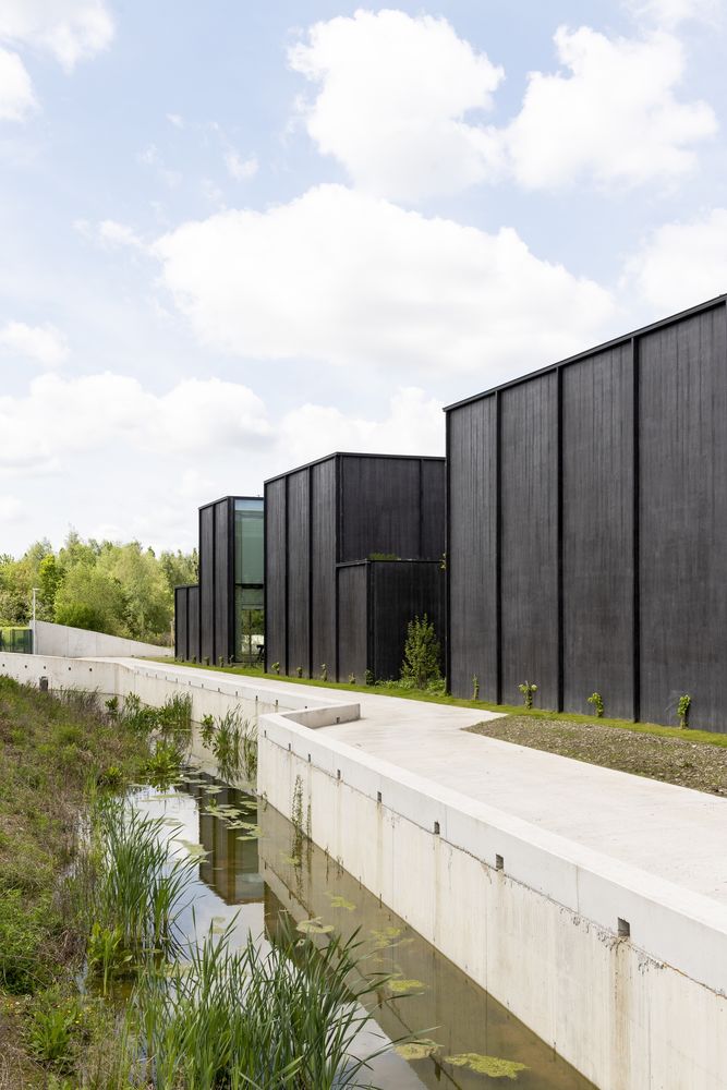 Bramier Fire Station / Bureau DBG