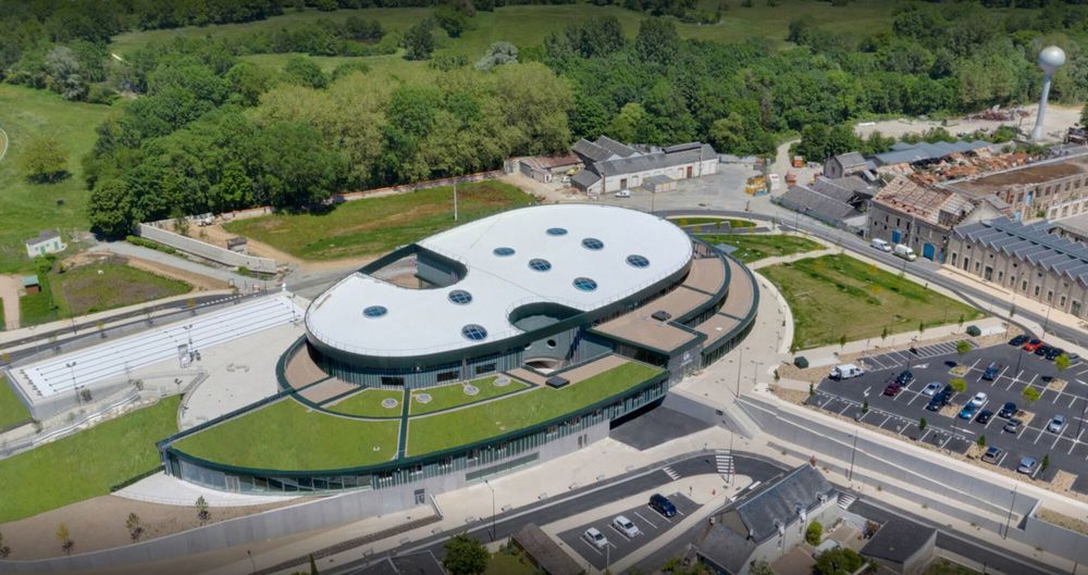 Balsaneo Aquatic Center / Mikou Studio