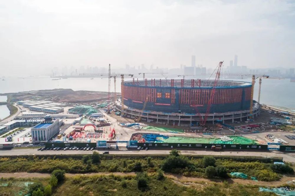 大连梭鱼湾足球场 | 海浪海螺灵感下的运动盛宴