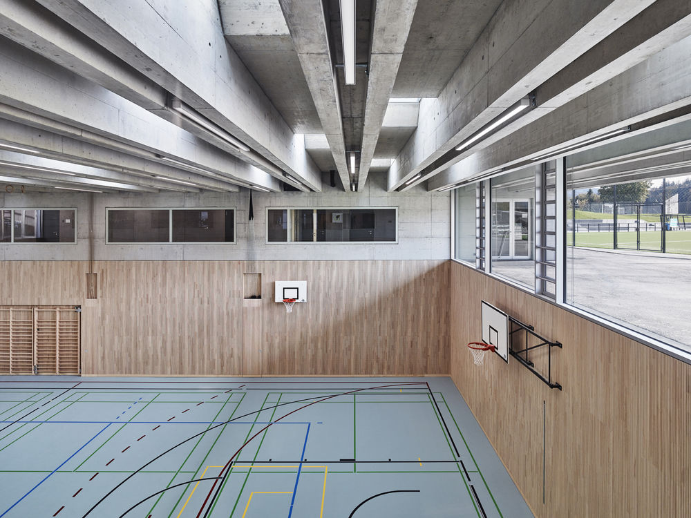 Niederwangen-Ried School and Sports Fields / Büning-Pfaue Kartmann Architekten