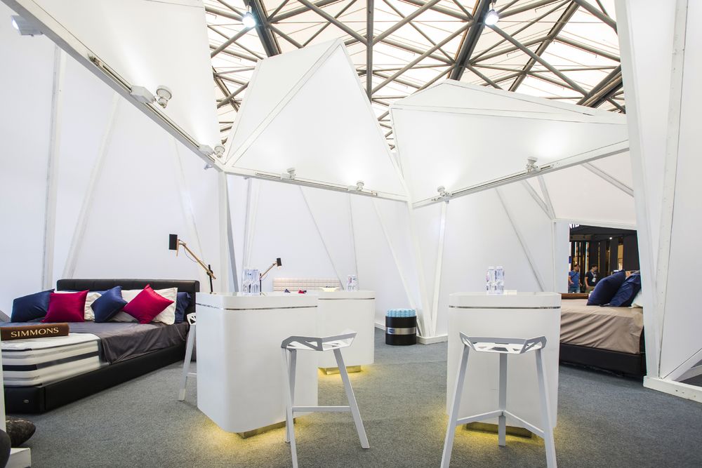 Simmons Bedding 2015 年家具展透明展位设计