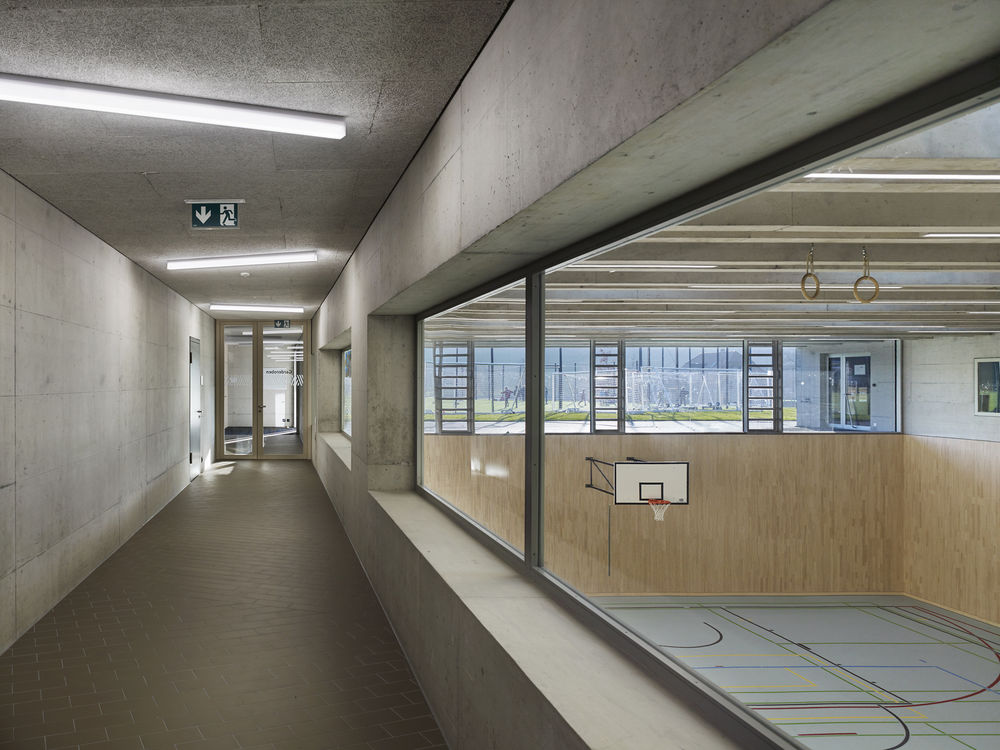 Niederwangen-Ried School and Sports Fields / Büning-Pfaue Kartmann Architekten