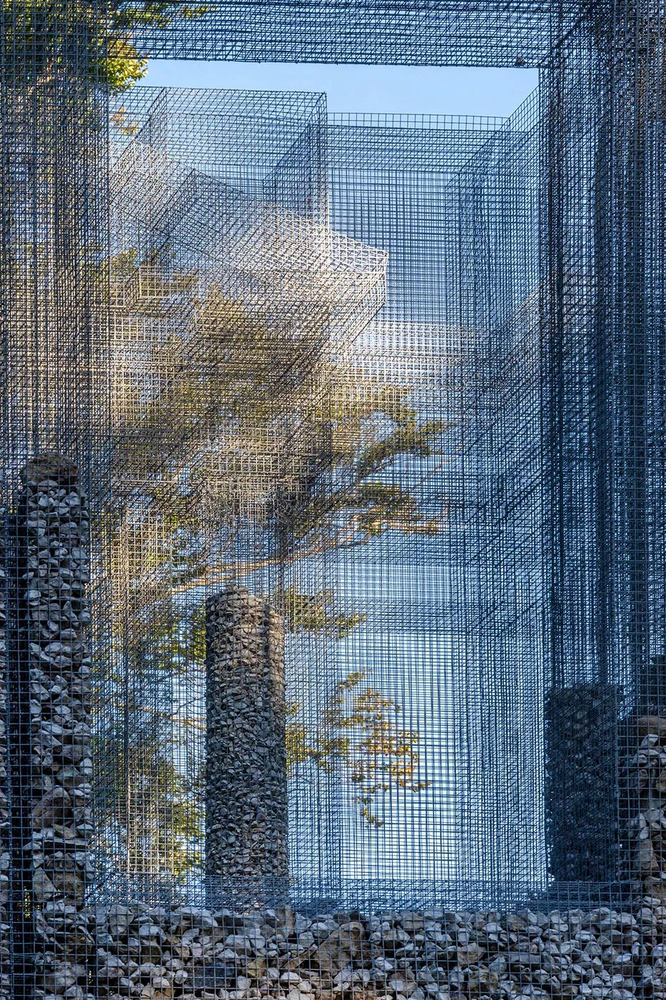 废墟中的共生之美——意大利艺术家 Edoardo Tresoldi 全新装置作品