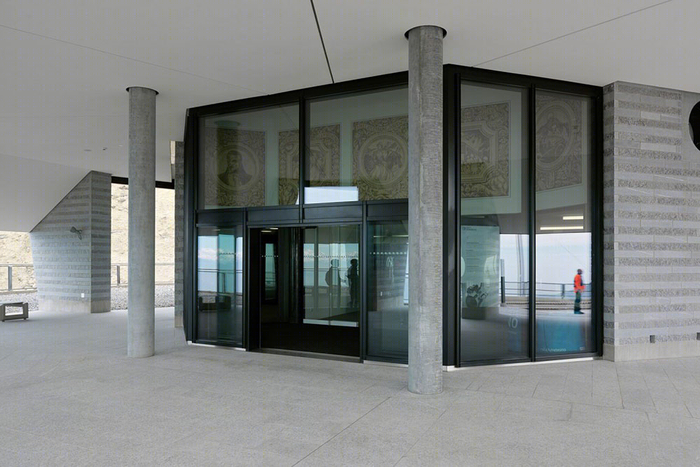 瑞士阿尔卑斯山 Monte Generoso 餐厅——马里奥·博塔的“石之花”