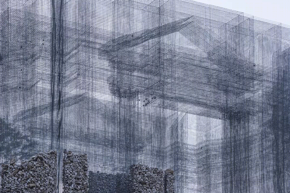 废墟中的共生之美——意大利艺术家 Edoardo Tresoldi 全新装置作品