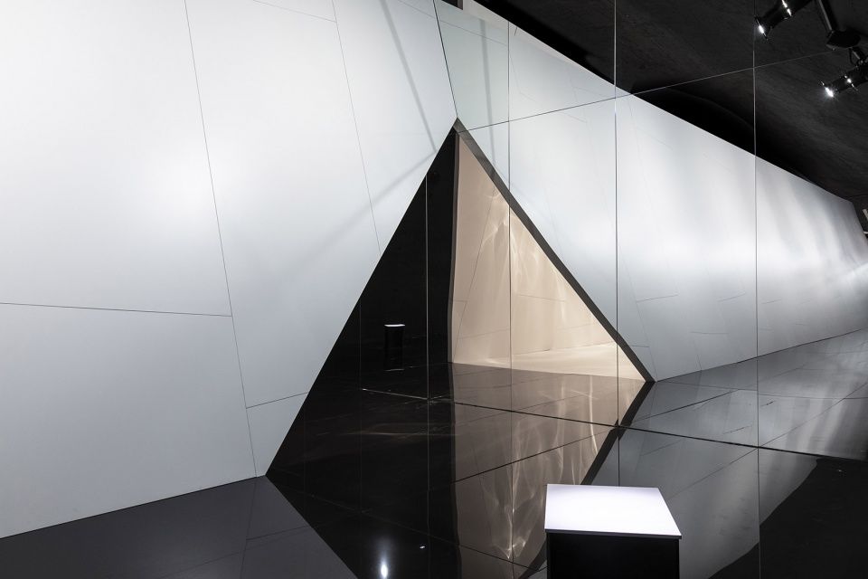 米兰家具展惊现“Raytrace”装置，创新材料 Dekton 的梦幻空间