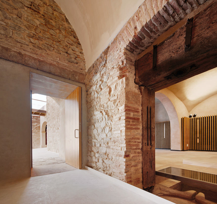 古老农舍改建而成的音乐学院 / BAMMP Arquitectes