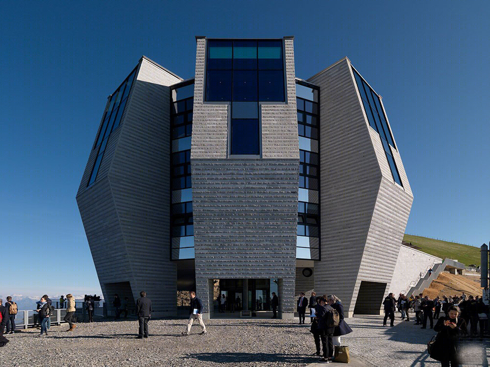 瑞士阿尔卑斯山 Monte Generoso 餐厅——马里奥·博塔的“石之花”