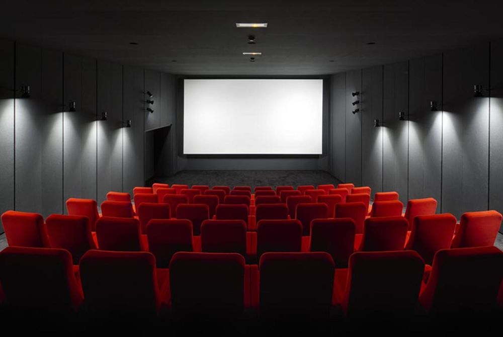 法国旧建筑中的巨大金属蠕虫 Pathé 基金会