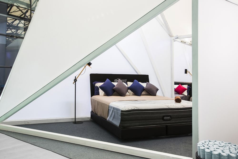 Simmons Bedding 2015 年家具展透明展位设计