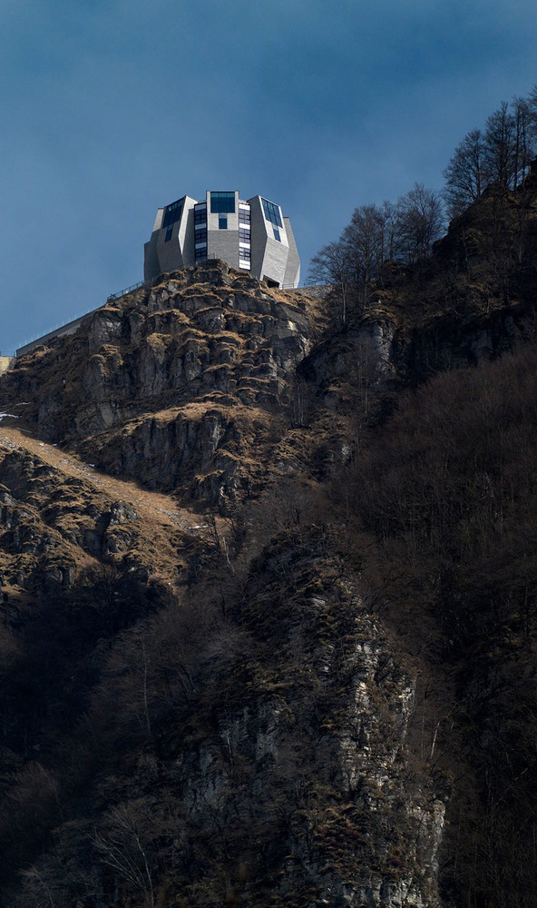 瑞士阿尔卑斯山 Monte Generoso 餐厅——马里奥·博塔的“石之花”