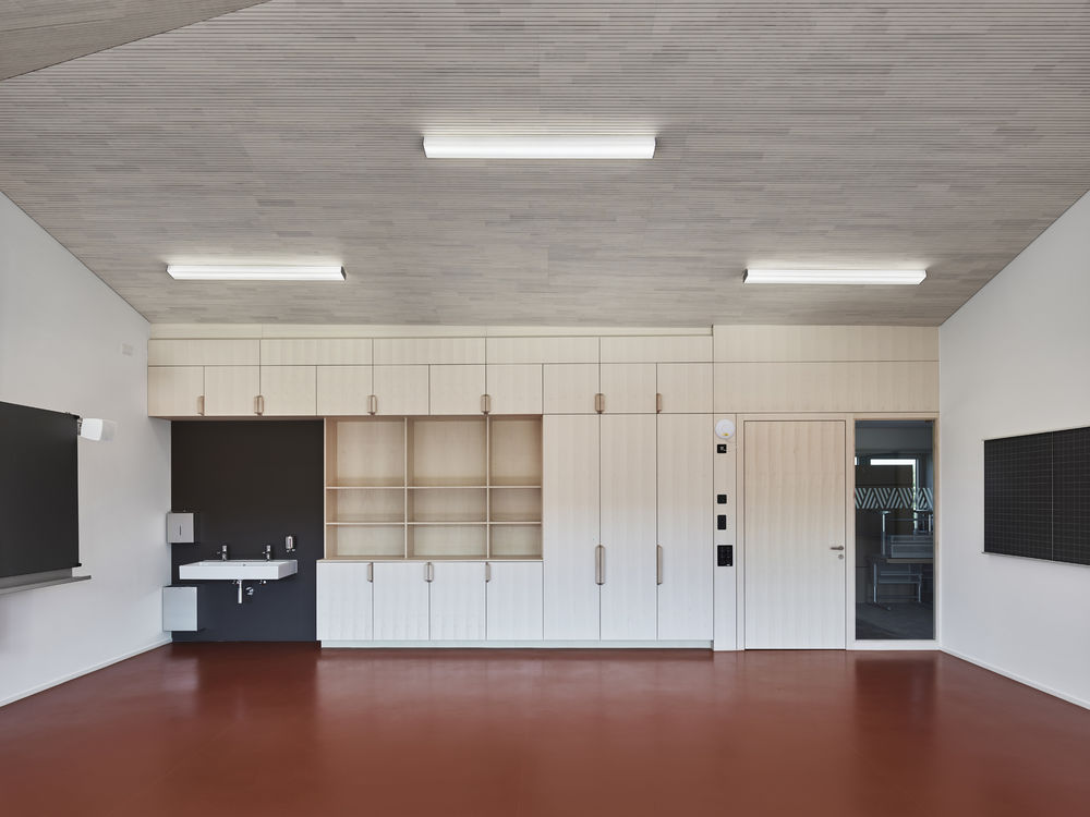 Niederwangen-Ried School and Sports Fields / Büning-Pfaue Kartmann Architekten