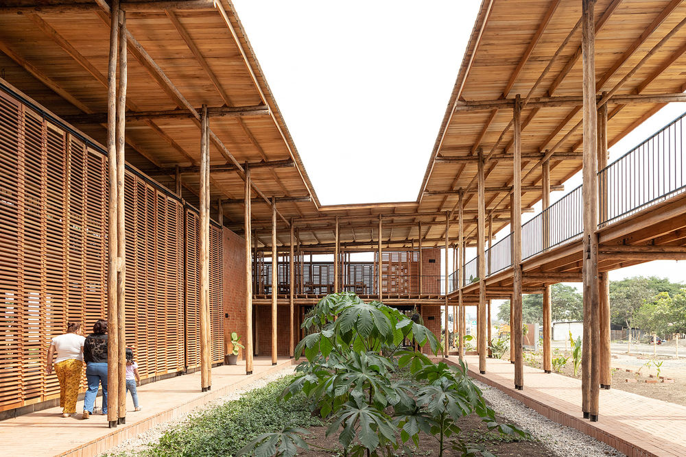 Community Productive Development Center Las Tejedoras / Natura Futura Arquitectura + Juan Carlos Bamba