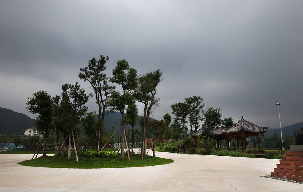 街子古镇梅驿广场与青鸾公园 | 山水画卷中的公共空间