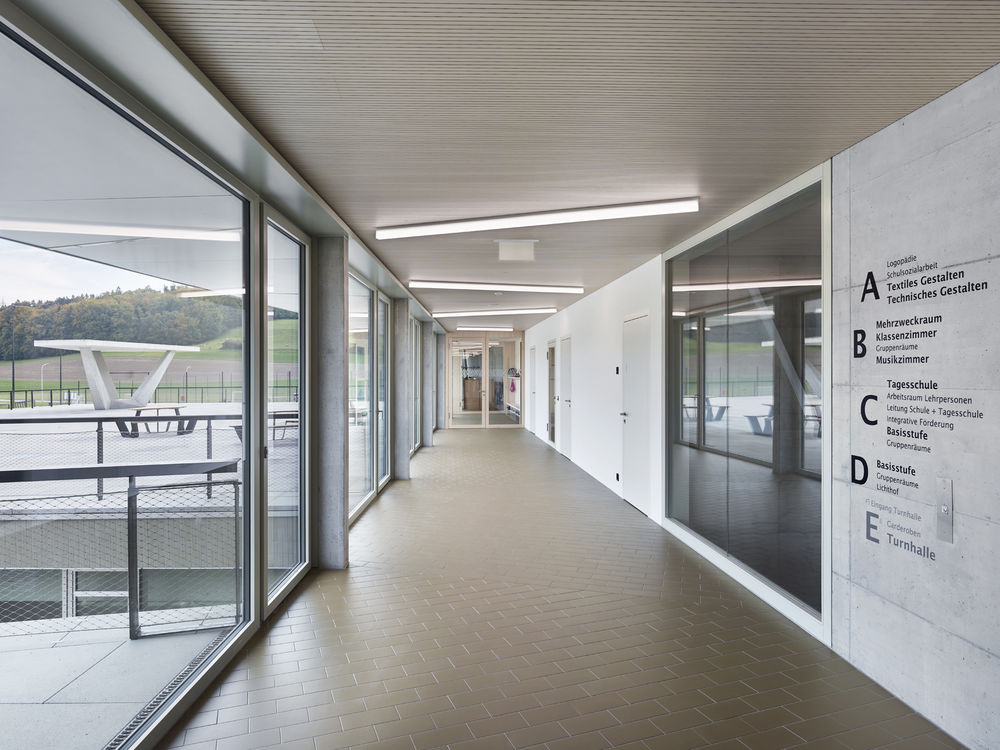 Niederwangen-Ried School and Sports Fields / Büning-Pfaue Kartmann Architekten