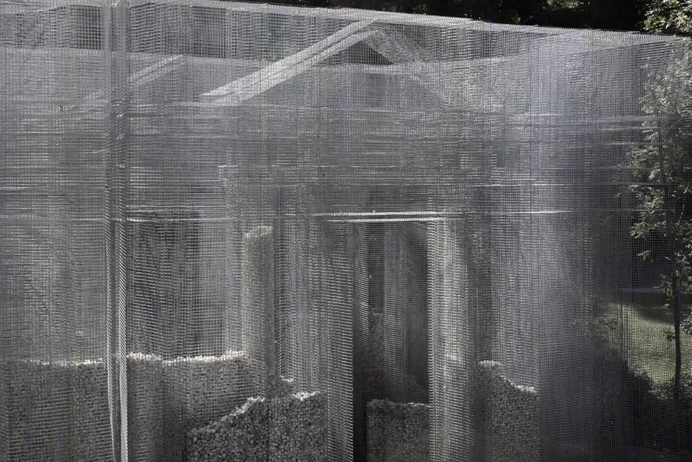 废墟中的共生之美——意大利艺术家 Edoardo Tresoldi 全新装置作品