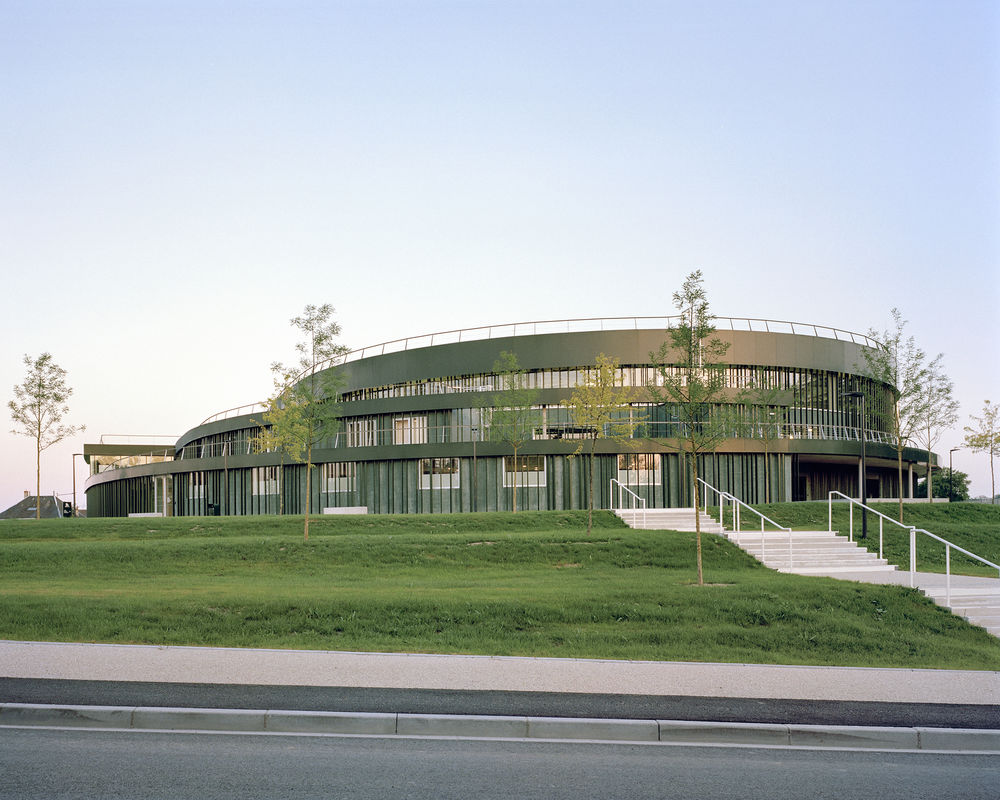 Balsaneo Aquatic Center / Mikou Studio