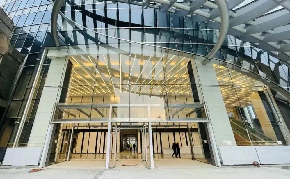 徐家汇中心 T1 塔楼竣工，现代设计风格成亮点