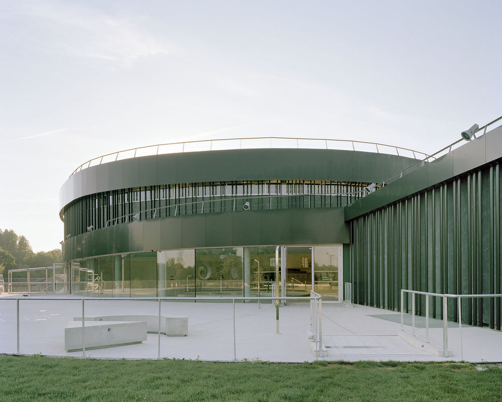 Balsaneo Aquatic Center / Mikou Studio