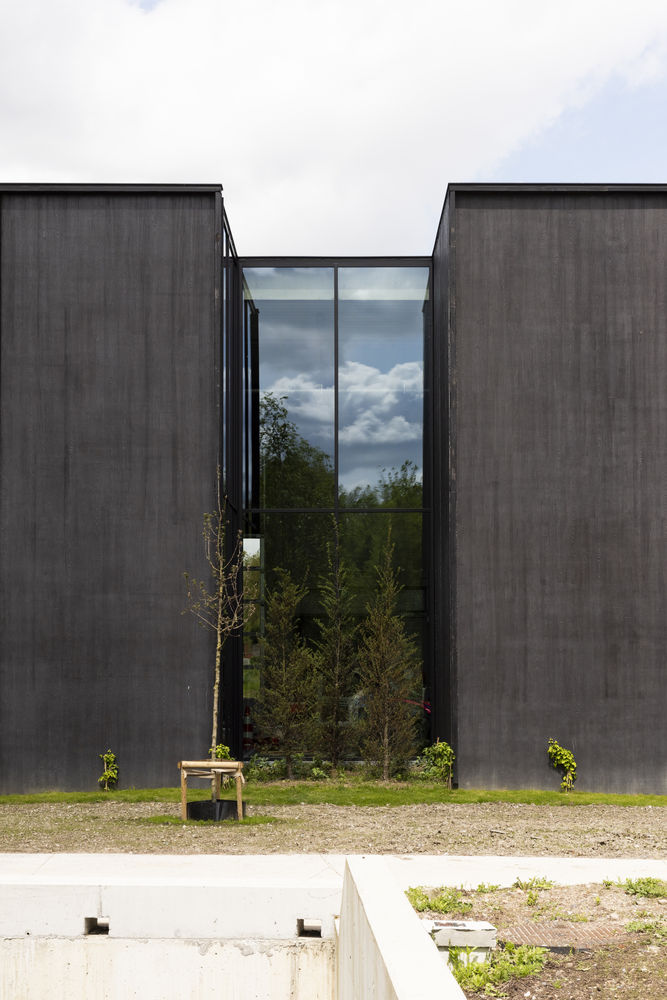 Bramier Fire Station / Bureau DBG