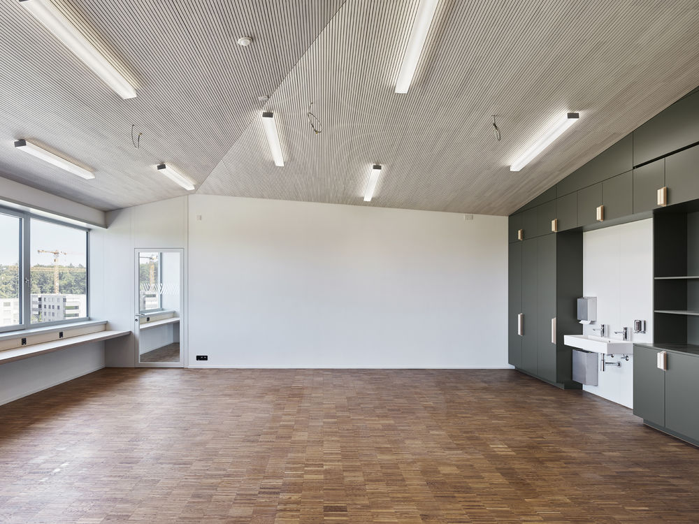 Niederwangen-Ried School and Sports Fields / Büning-Pfaue Kartmann Architekten