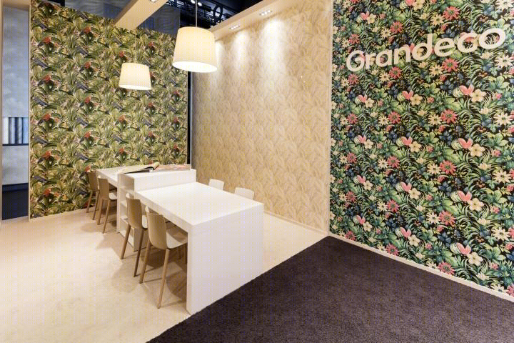 法兰克福展会上的 Grandeco 壁纸展厅 | Franken Standbouw 打造的真实家居空间