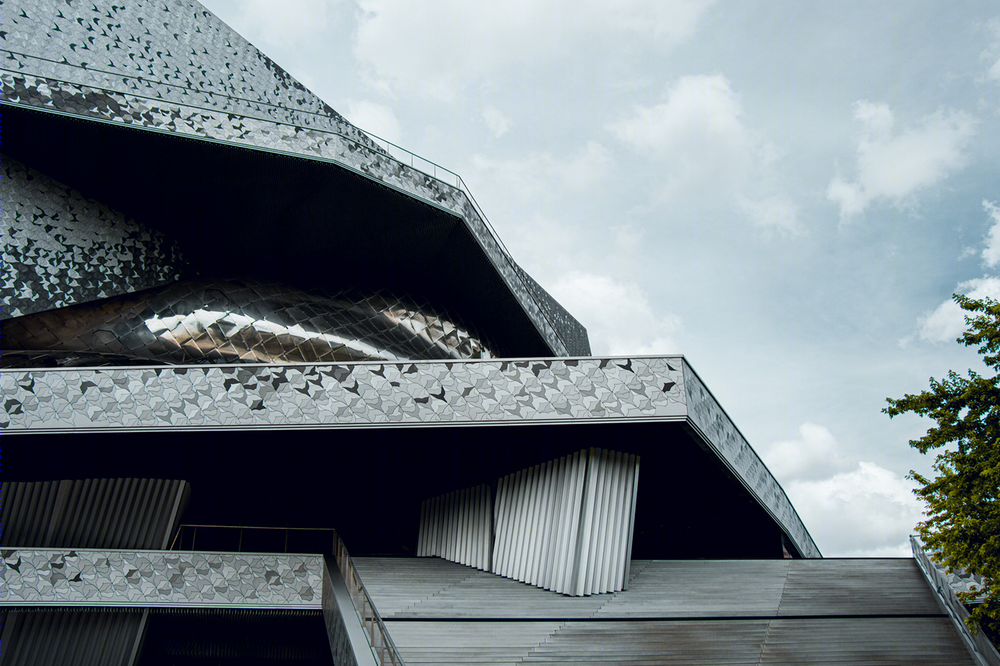 Jean Nouvel 设计的巴黎爱乐音乐厅，艺术与功能的完美融合