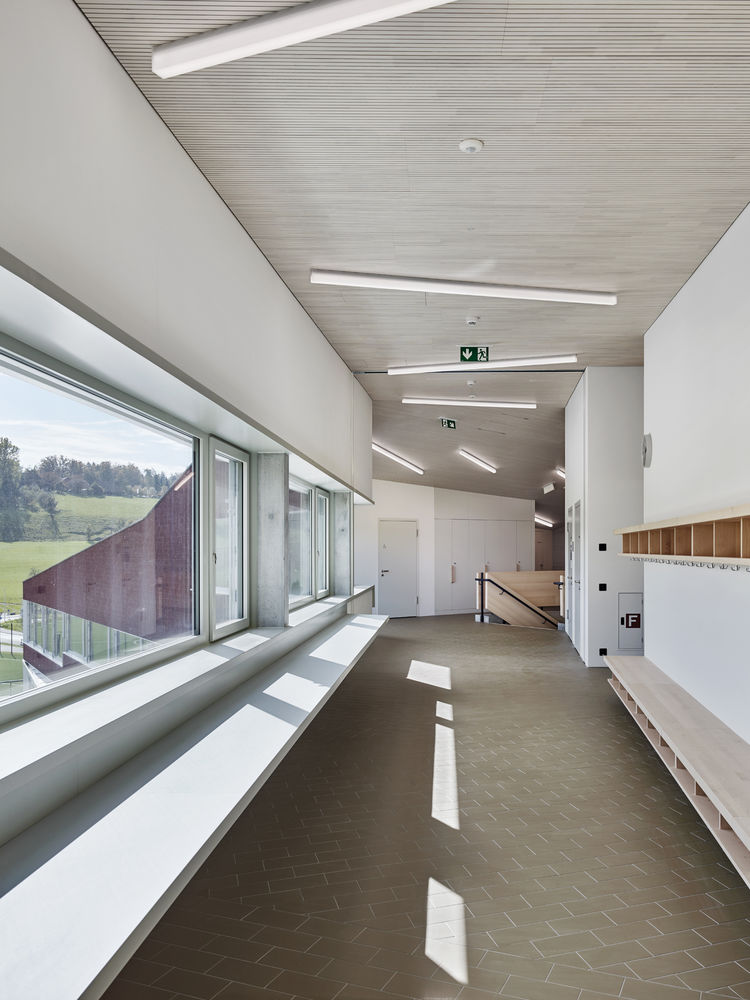 Niederwangen-Ried School and Sports Fields / Büning-Pfaue Kartmann Architekten