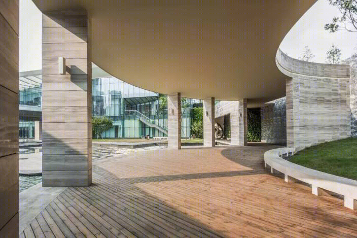 南京京奥港未来别墅景观 | 空中天桥与垂直绿化的完美融合