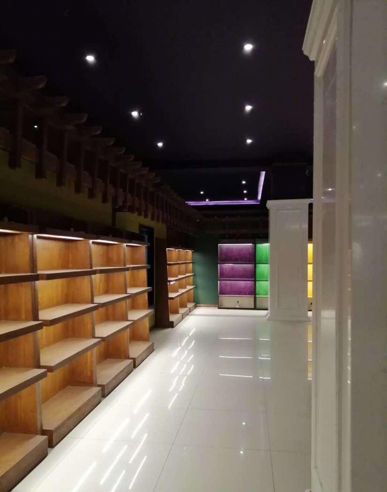 霍尔果斯八十间房子旅游服务中心