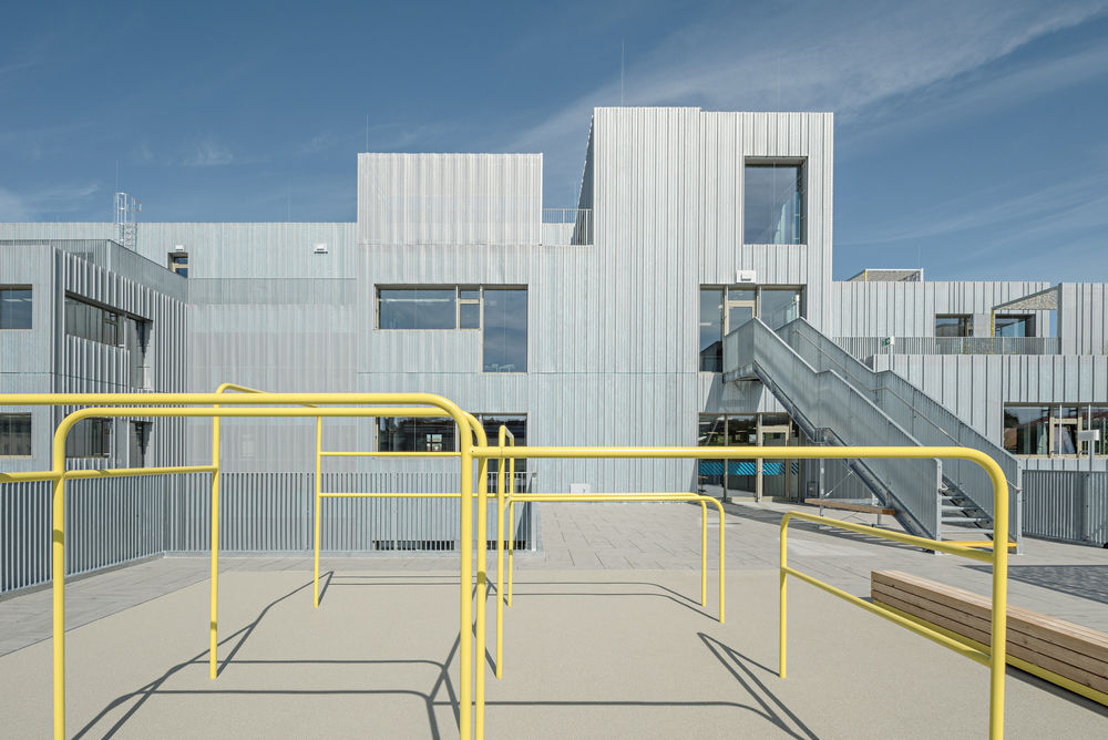 Längenfeldgasse Primary and Vocational School  / PPAG architects