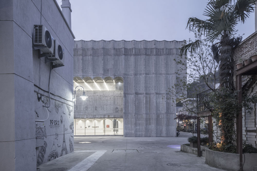 Taizhou Contemporary Art Museum / Atelier Deshaus