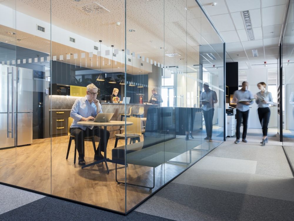 Parker Hannifin Prague 办公室 | YUAR 建筑事务所以开放空间融合隐私设计