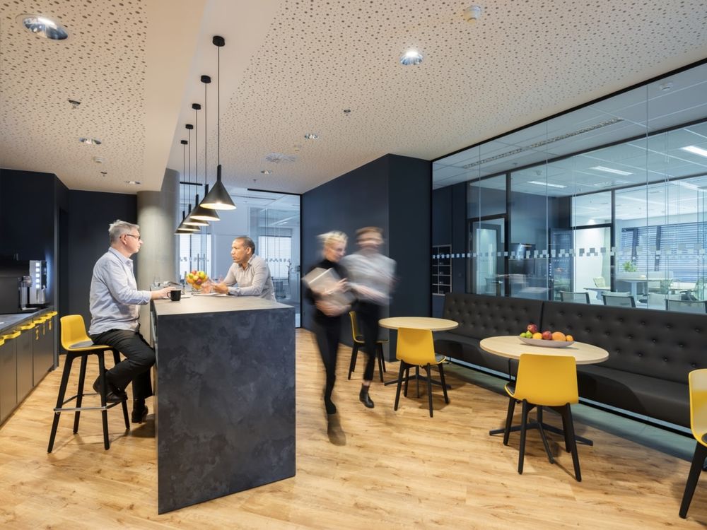Parker Hannifin Prague 办公室 | YUAR 建筑事务所以开放空间融合隐私设计