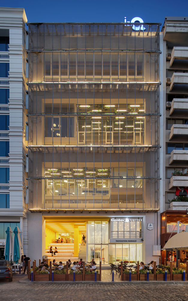 IzQ Innovation Center / Ofisvesaire