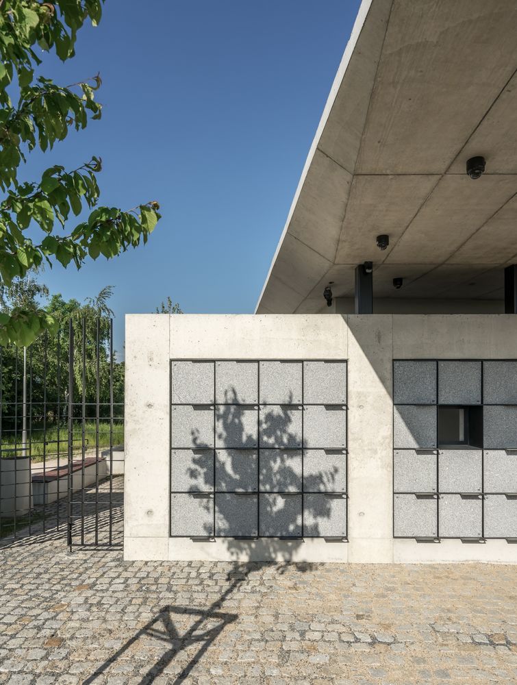 HSC Cemetery / Objektor