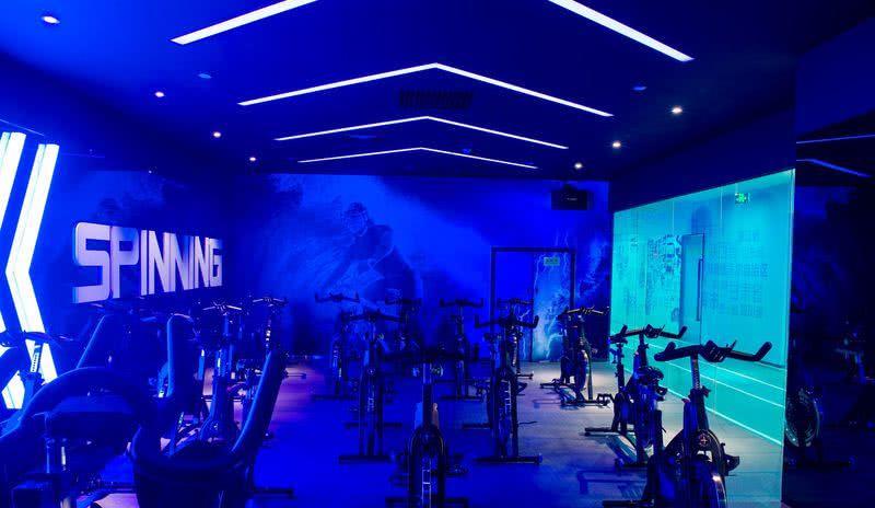 繁华地段中的蓝色魅惑——FITNESS WORLD健身会所设计