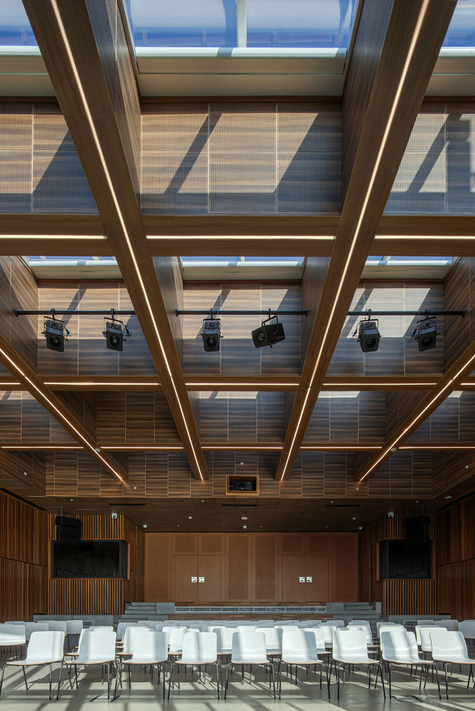 IzQ Innovation Center / Ofisvesaire
