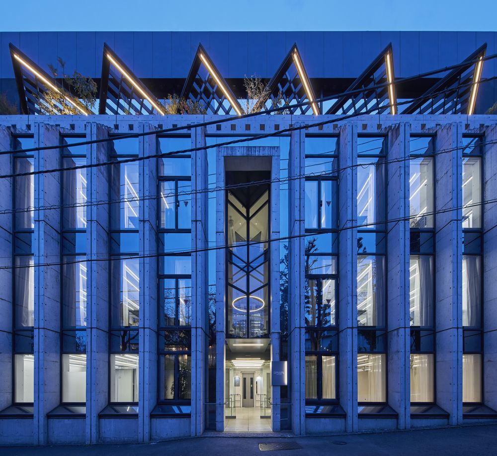 Kuwasawa Design School / moss.