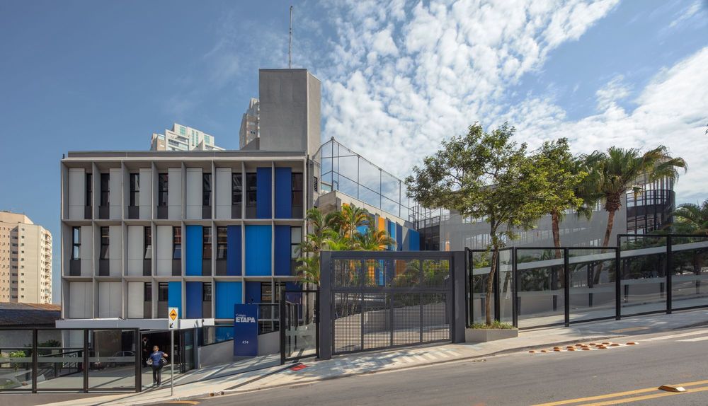 Etapa Vila Mascote School / Biselli Katchborian Arquitetos