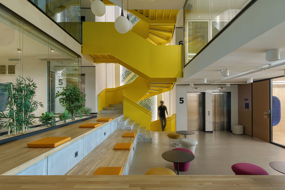 IzQ Innovation Center / Ofisvesaire