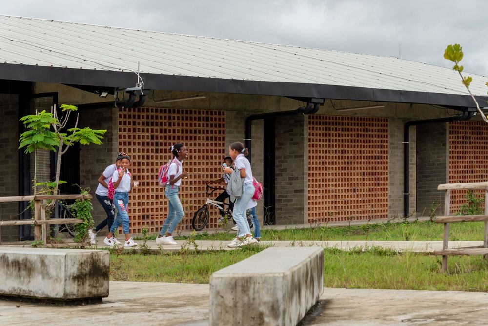 29 de Noviembre School Reconstruction  / Taller Síntesis