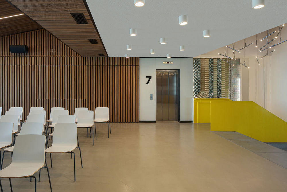 IzQ Innovation Center / Ofisvesaire