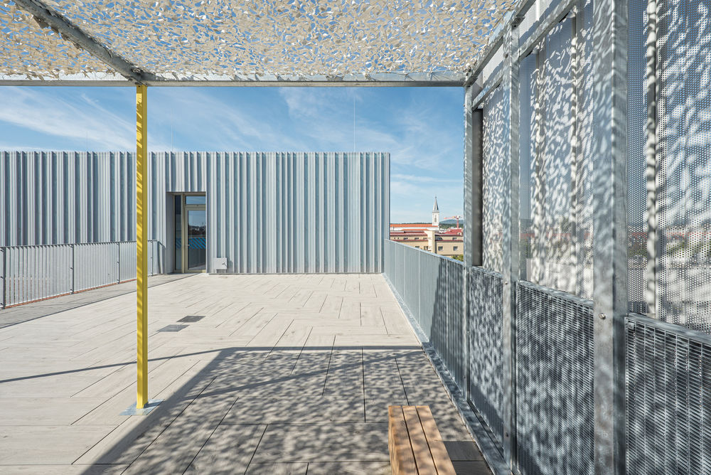 Längenfeldgasse Primary and Vocational School  / PPAG architects