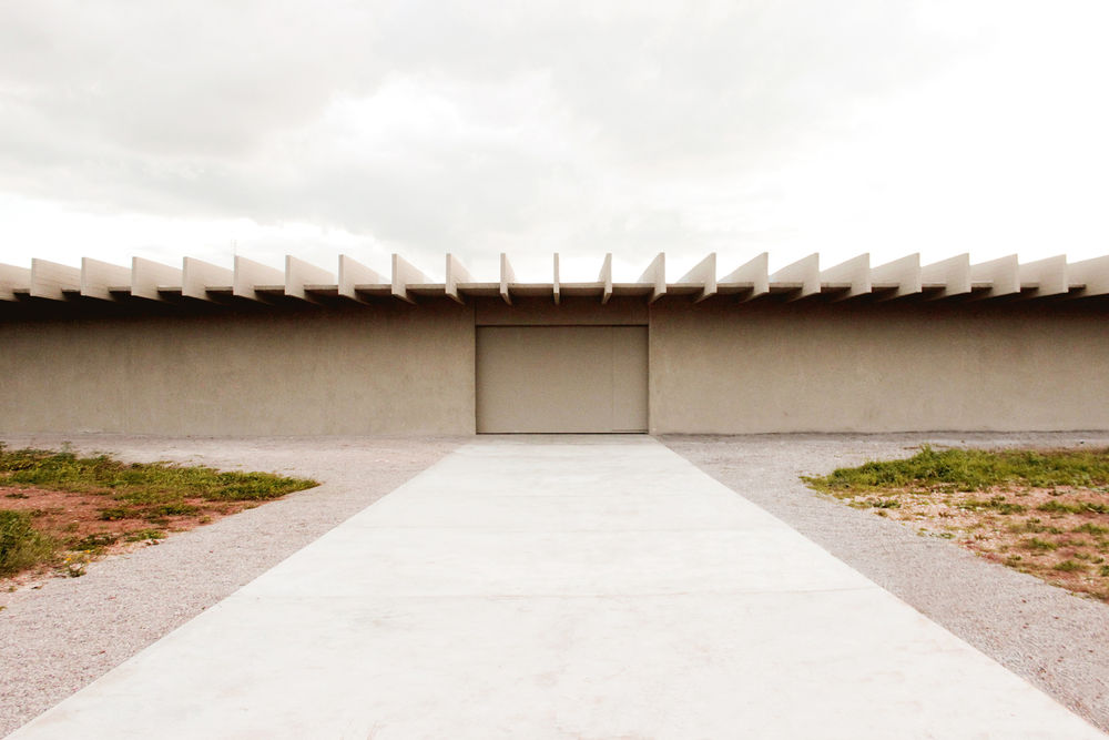 The Niemeyer Guest House Renovation / East Architecture Studio