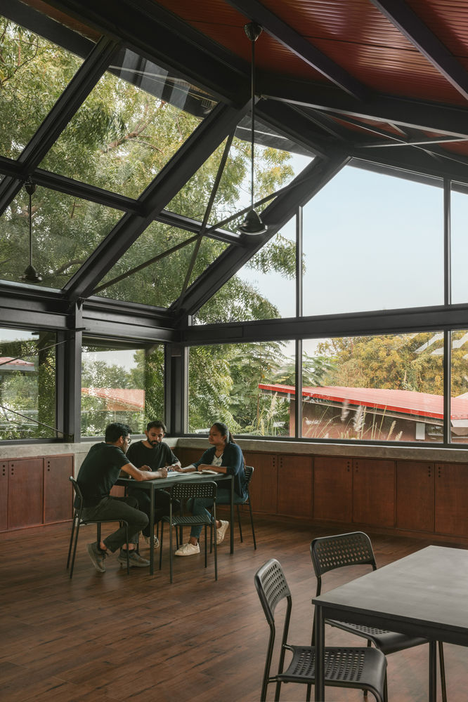 Oasis Studio / Saransh