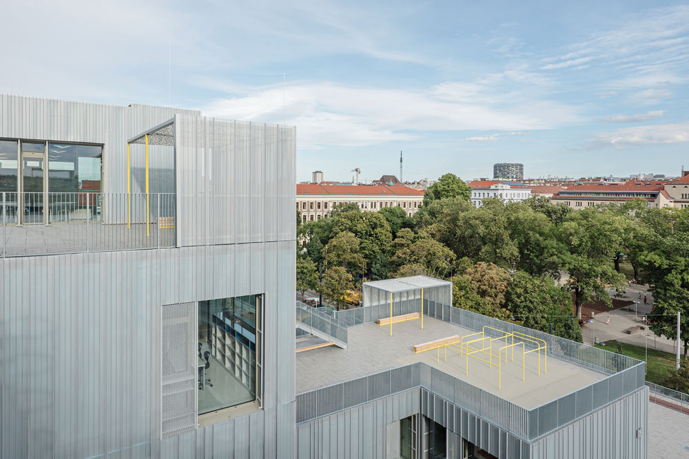 Längenfeldgasse Primary and Vocational School  / PPAG architects