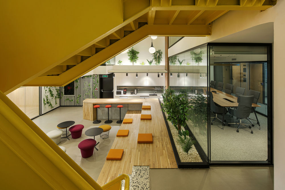 IzQ Innovation Center / Ofisvesaire