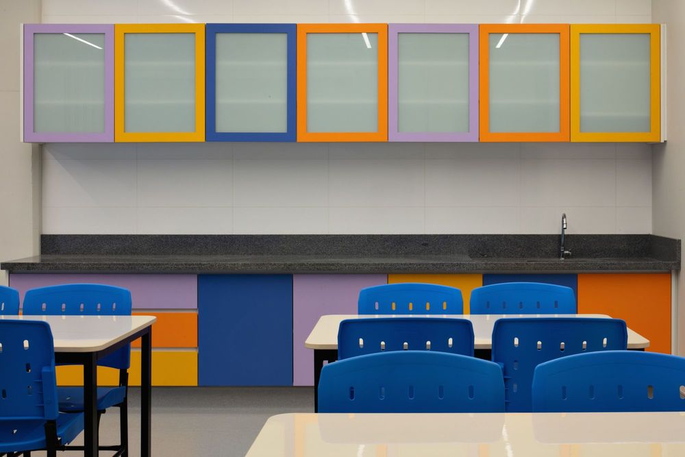 Etapa Vila Mascote School / Biselli Katchborian Arquitetos